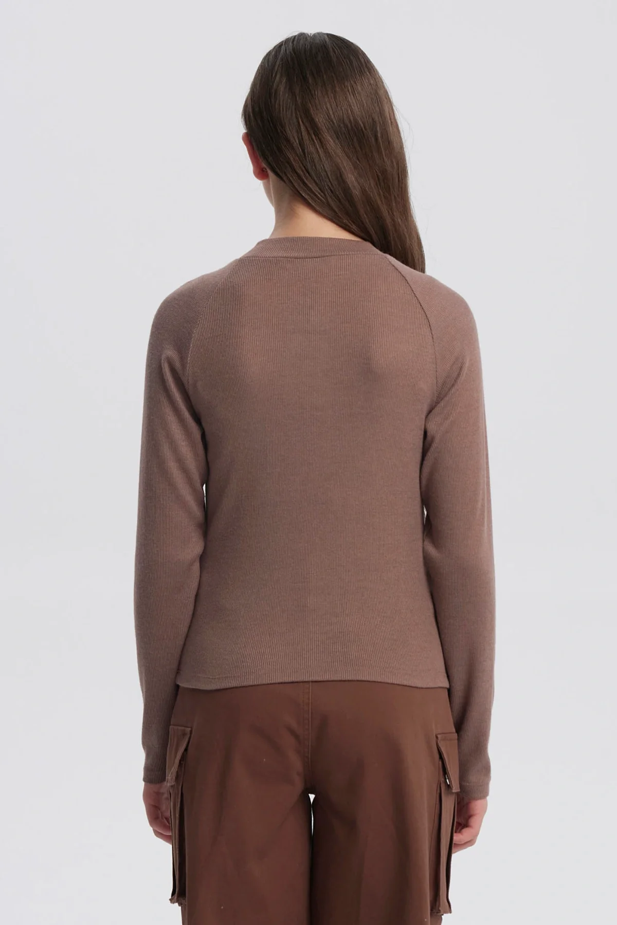 Polera Niña Cuello Alto Parcial Café - Image 3