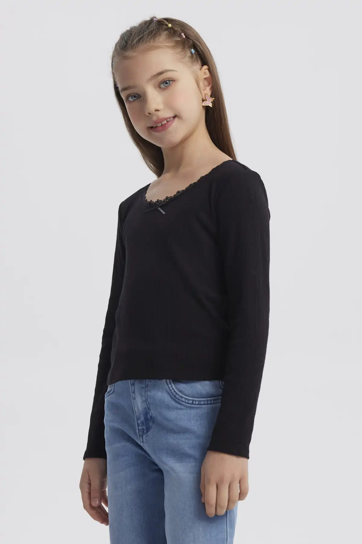 Polera Niña Cuello Encaje Negro - Image 3