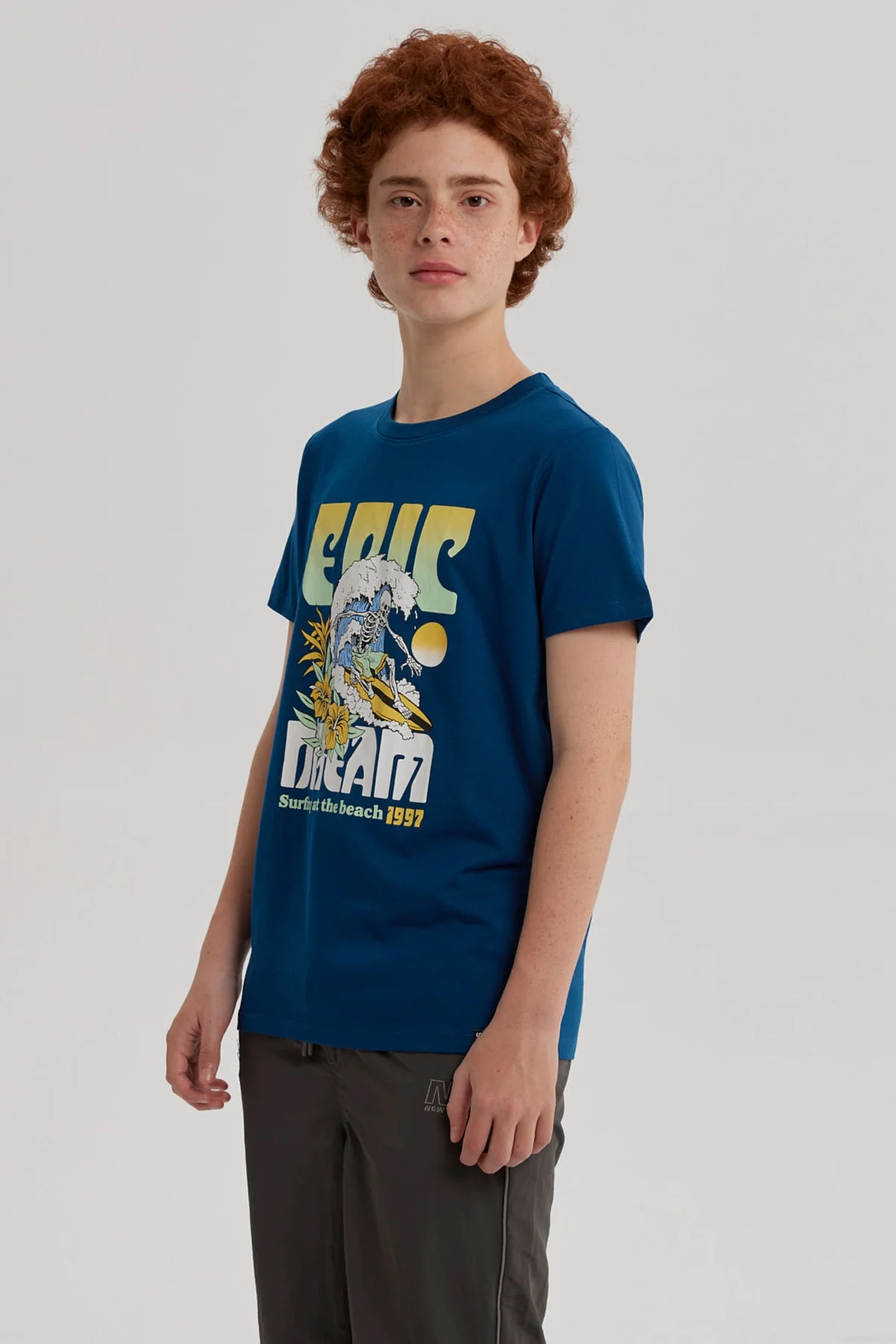 Polera Niño Básica Estampada Azul Petroleo - Image 2
