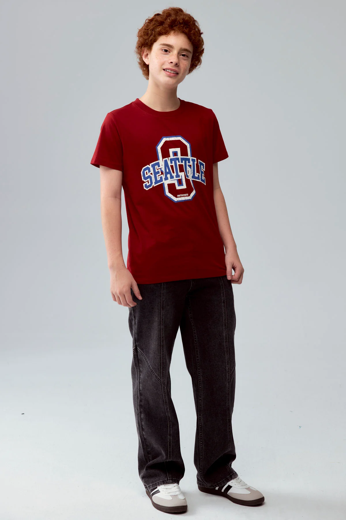 Polera Niño Básica Estampada Burdeo - Image 4