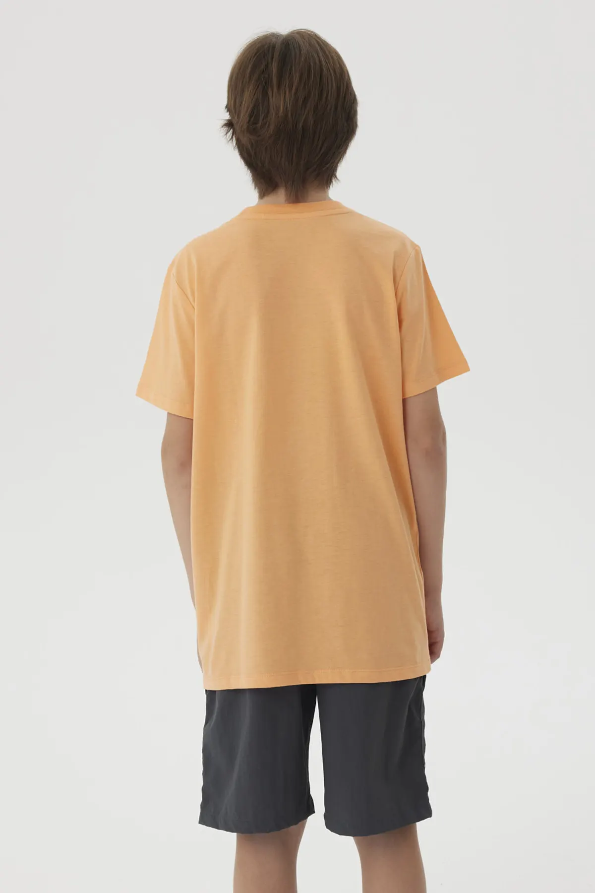 Polera Niño Básica Estampada Naranjo - Image 3