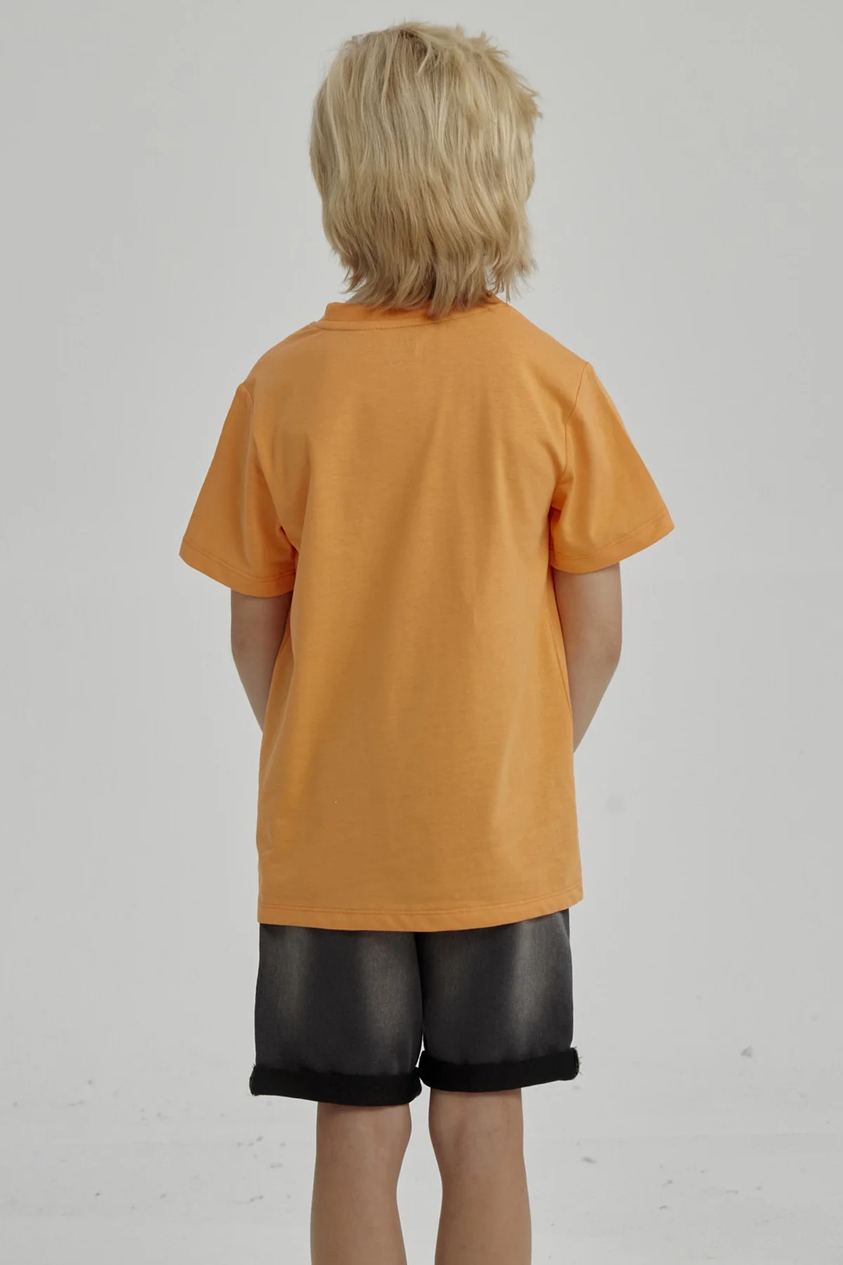 Polera Niño Básica Estampada Naranjo - Image 3
