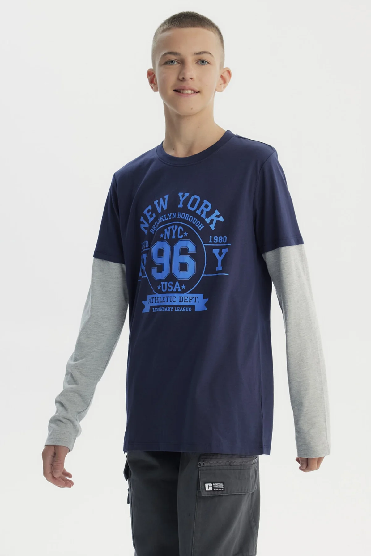 Polera Niño Básica Print Azul Oscuro - Image 2