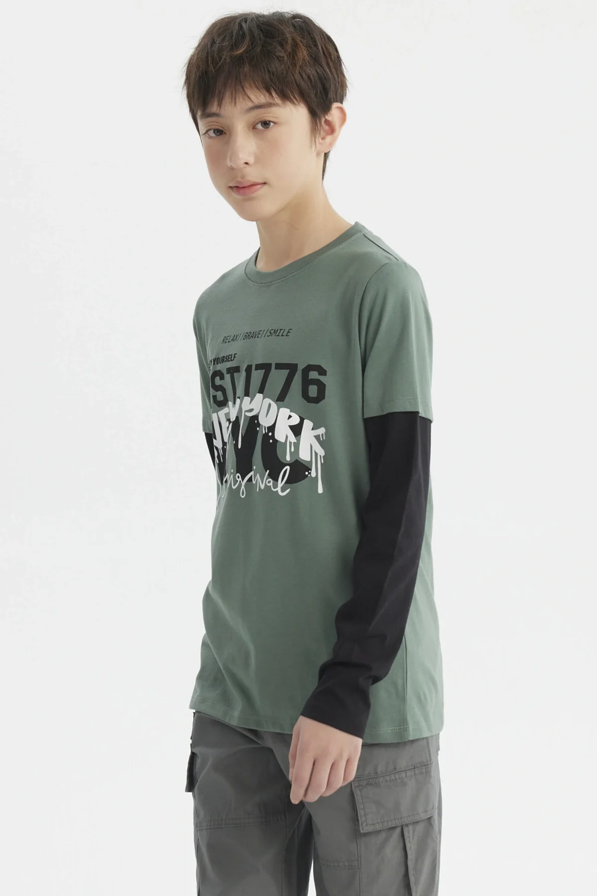 Polera Niño Básica Print Verde Oscuro - Image 2