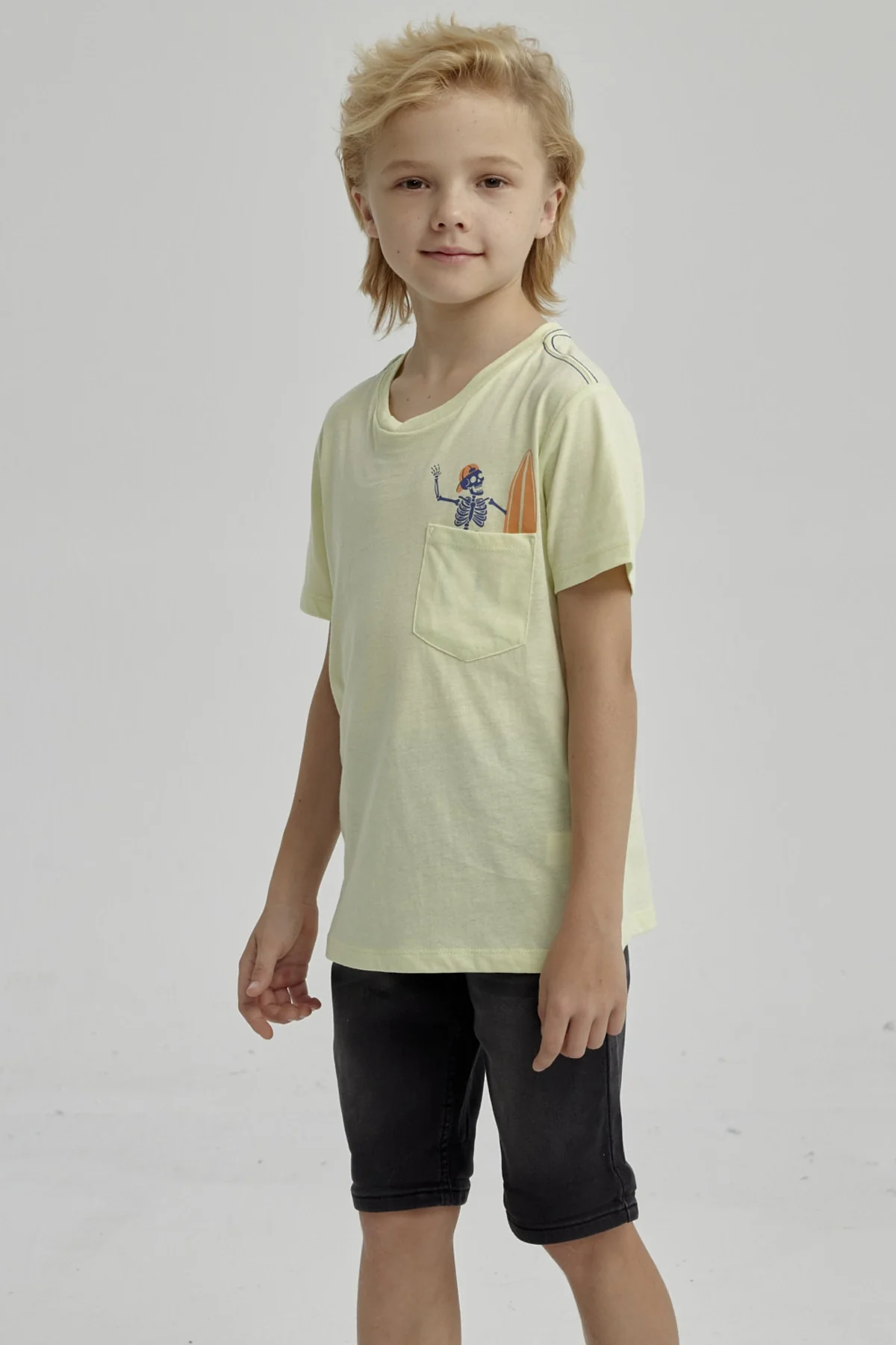 Polera Niño Bolsillo Print Amarillo - Image 2