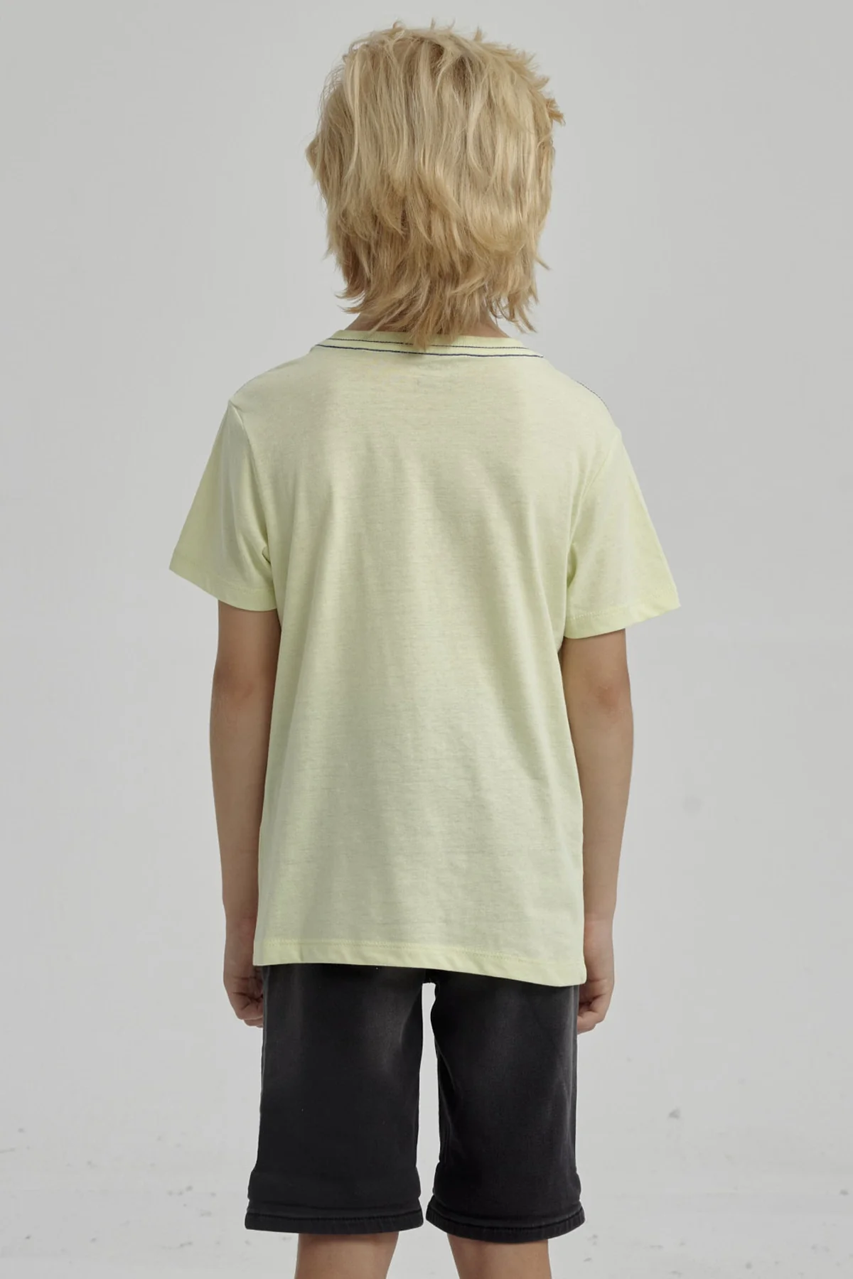 Polera Niño Bolsillo Print Amarillo - Image 3