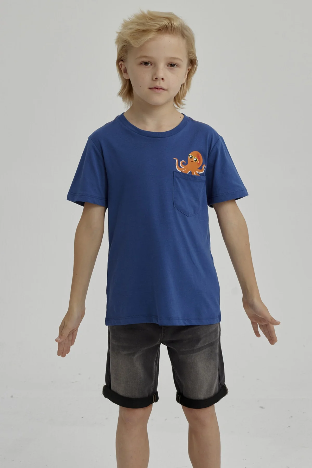 Polera Niño Bolsillo Print Azul - Image 2