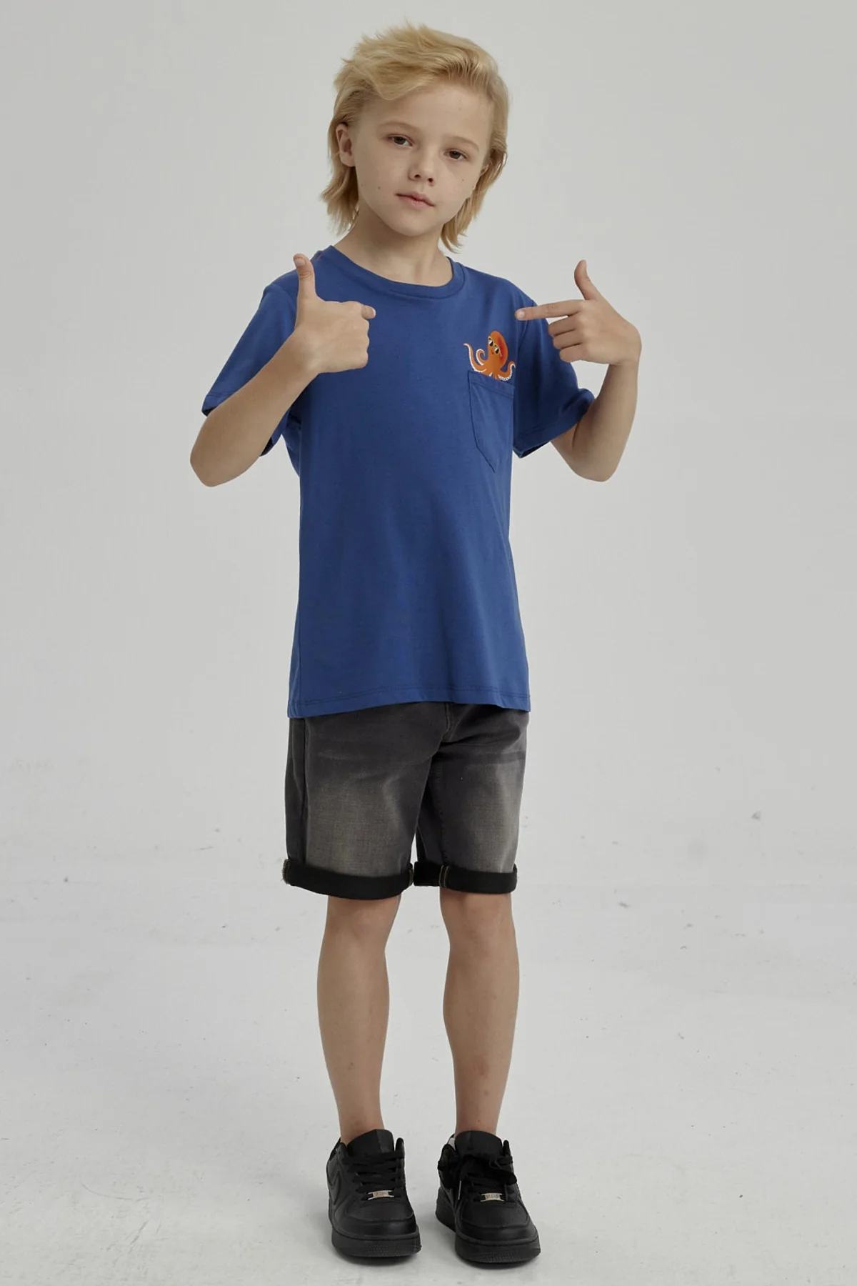 Polera Niño Bolsillo Print Azul - Image 4