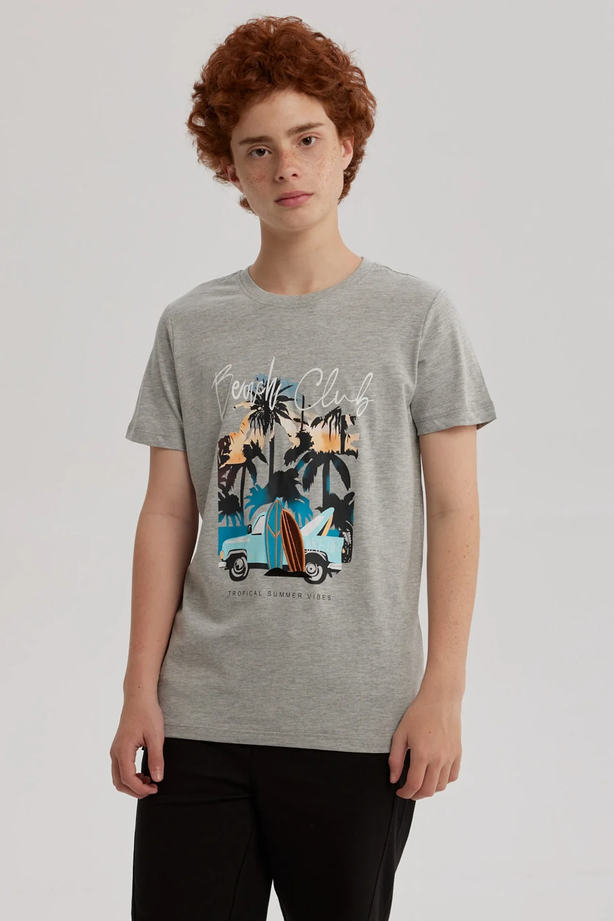 Polera Niño Bordado Gris Melange