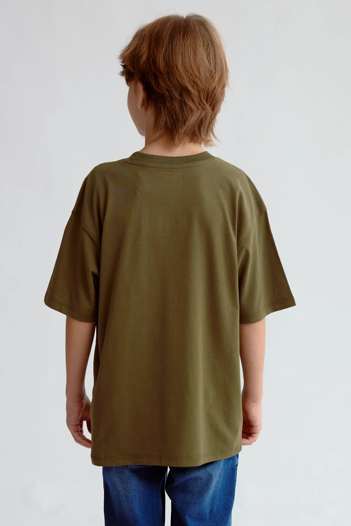 Polera Niño Bordado y Parche Verde Militar - Image 3