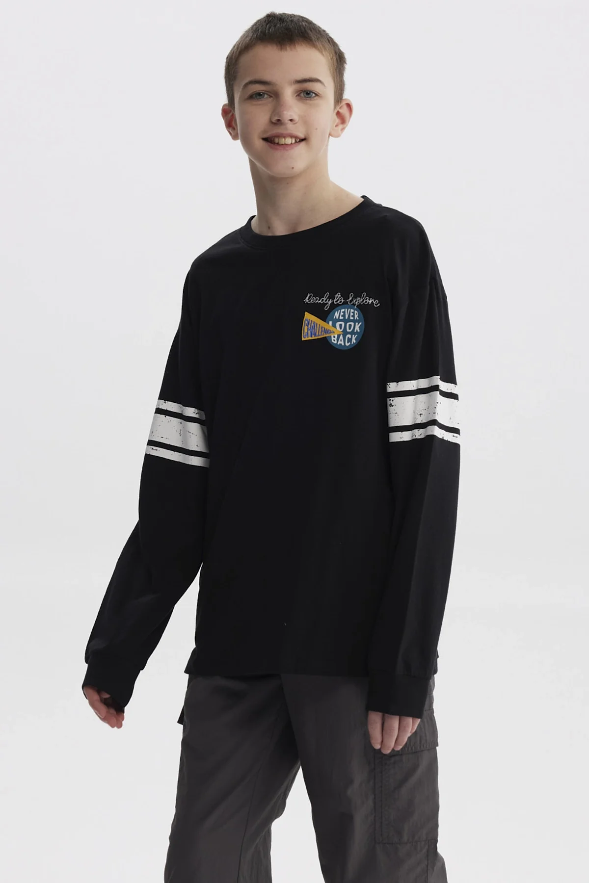 Polera Niño College Con Franjas Negro - Image 2