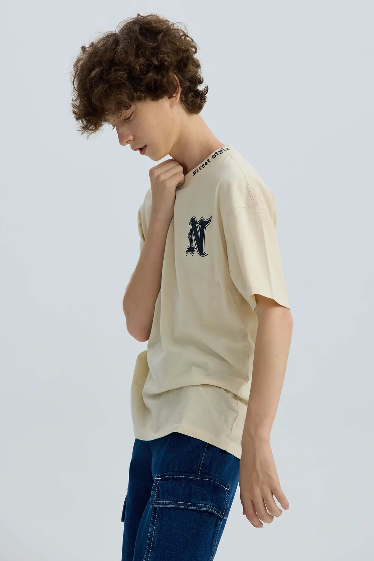 Polera Niño Cuello Bordado Crudo - Image 2
