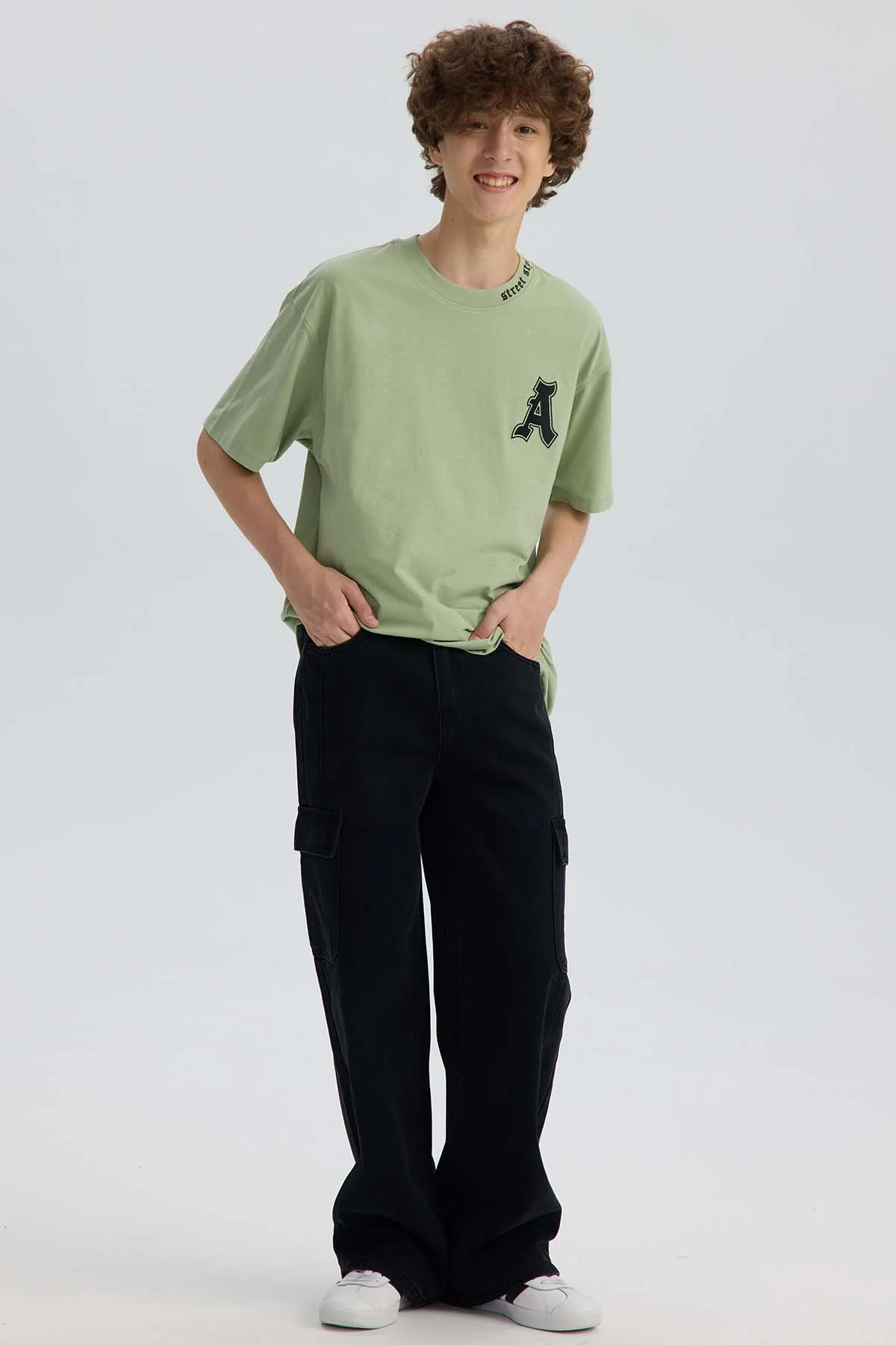 Polera Niño Cuello Bordado Verde Claro - Image 4