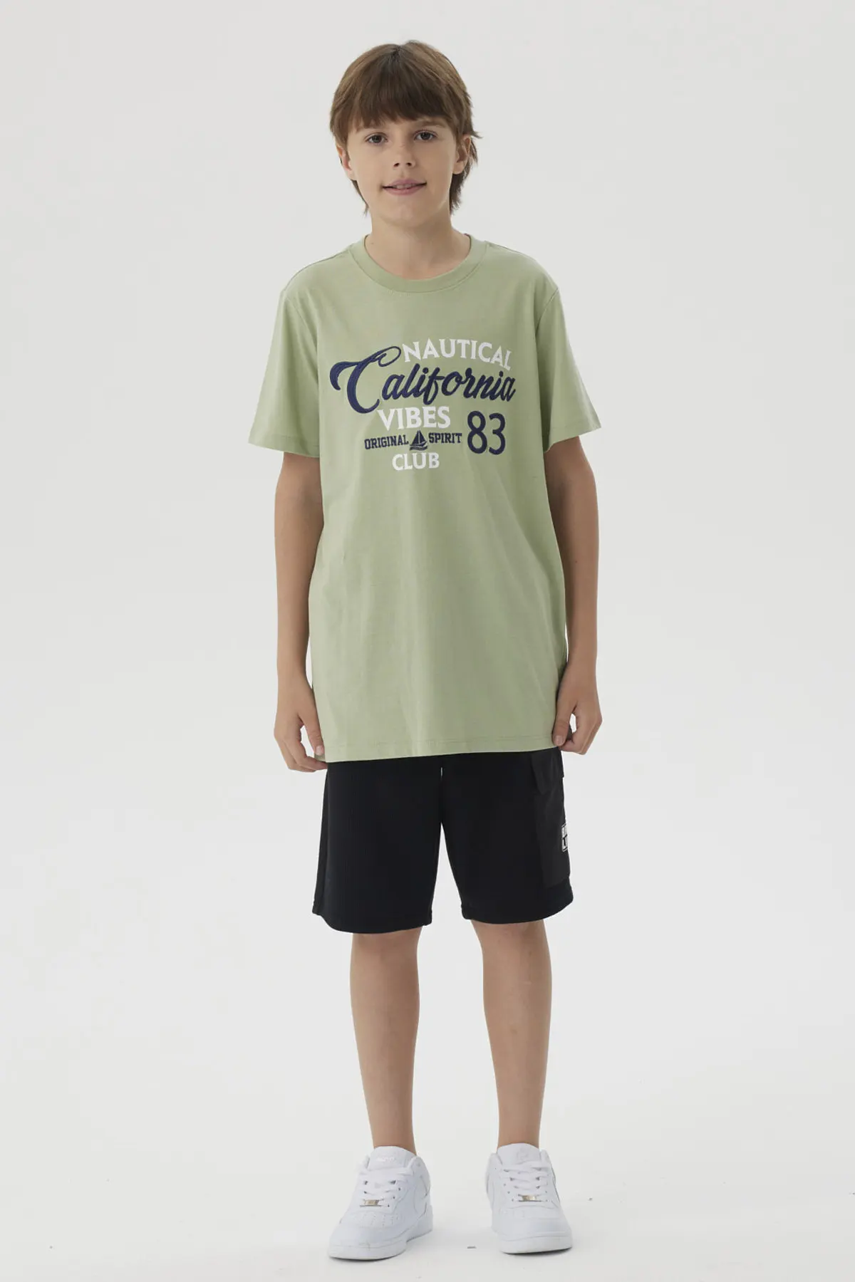 Polera Niño Letras Bordadas Verde - Image 4