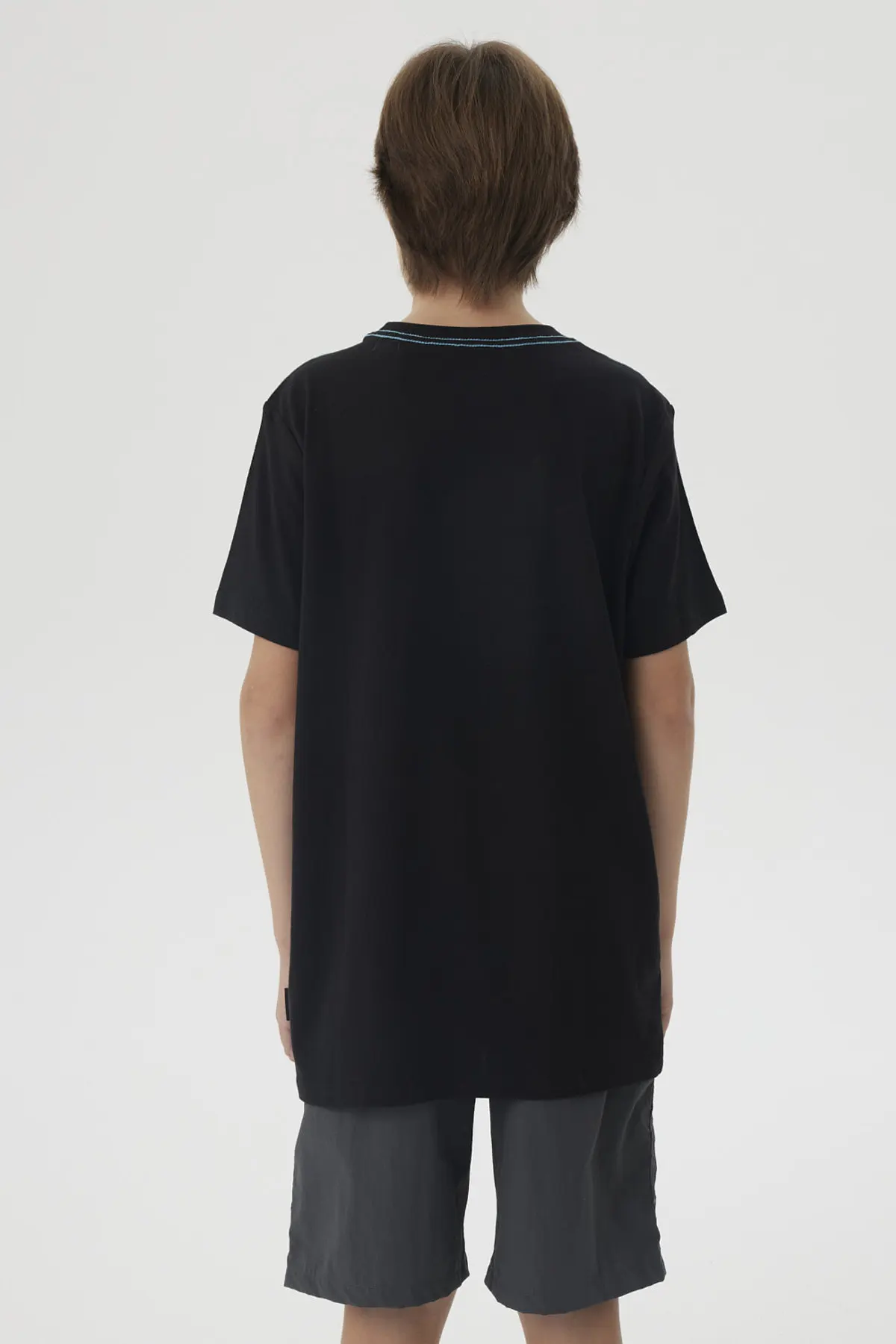 Polera Niño Print Posicional Negro - Image 3