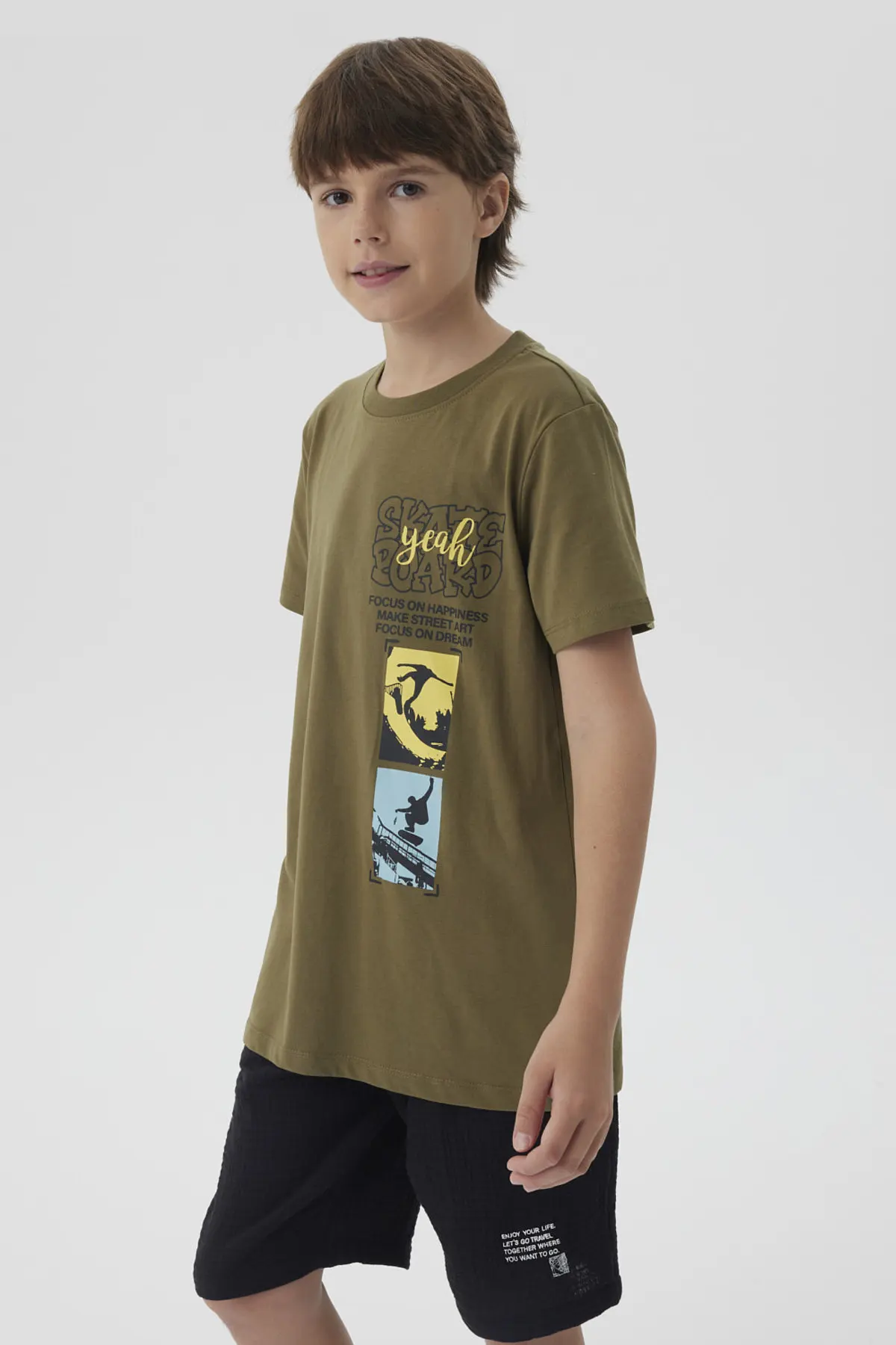 Polera Niño Print Posicional Verde Militar - Image 2