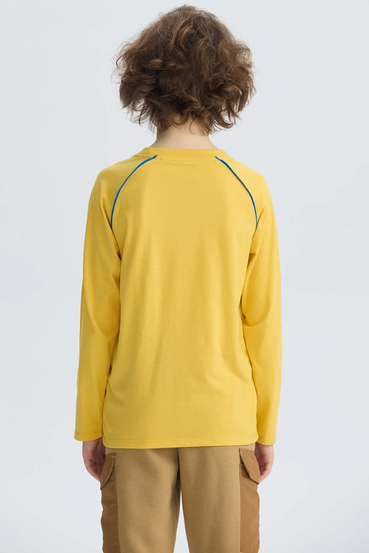 Polera Niño Print Relieve Amarillo - Image 3