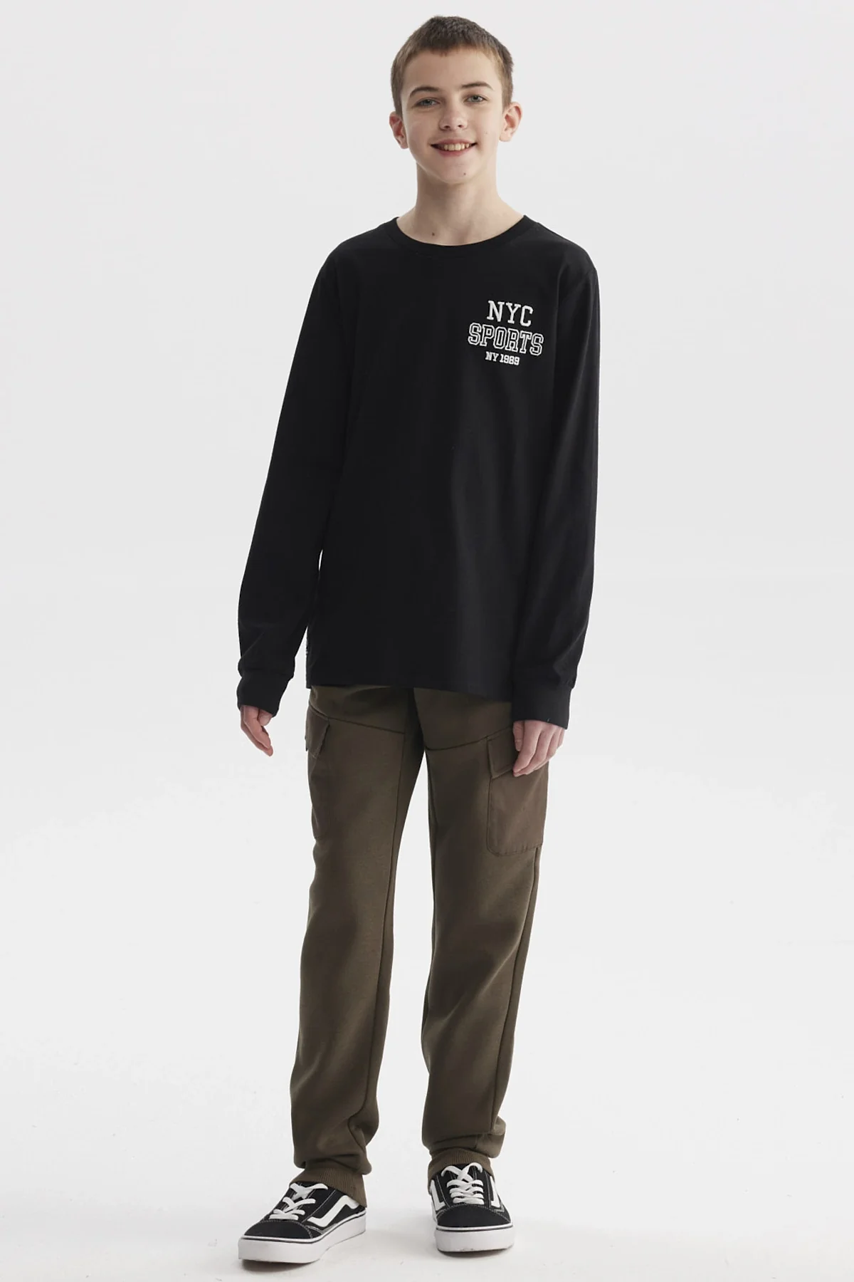 Polera Niño Puño Y Print Negro - Image 4