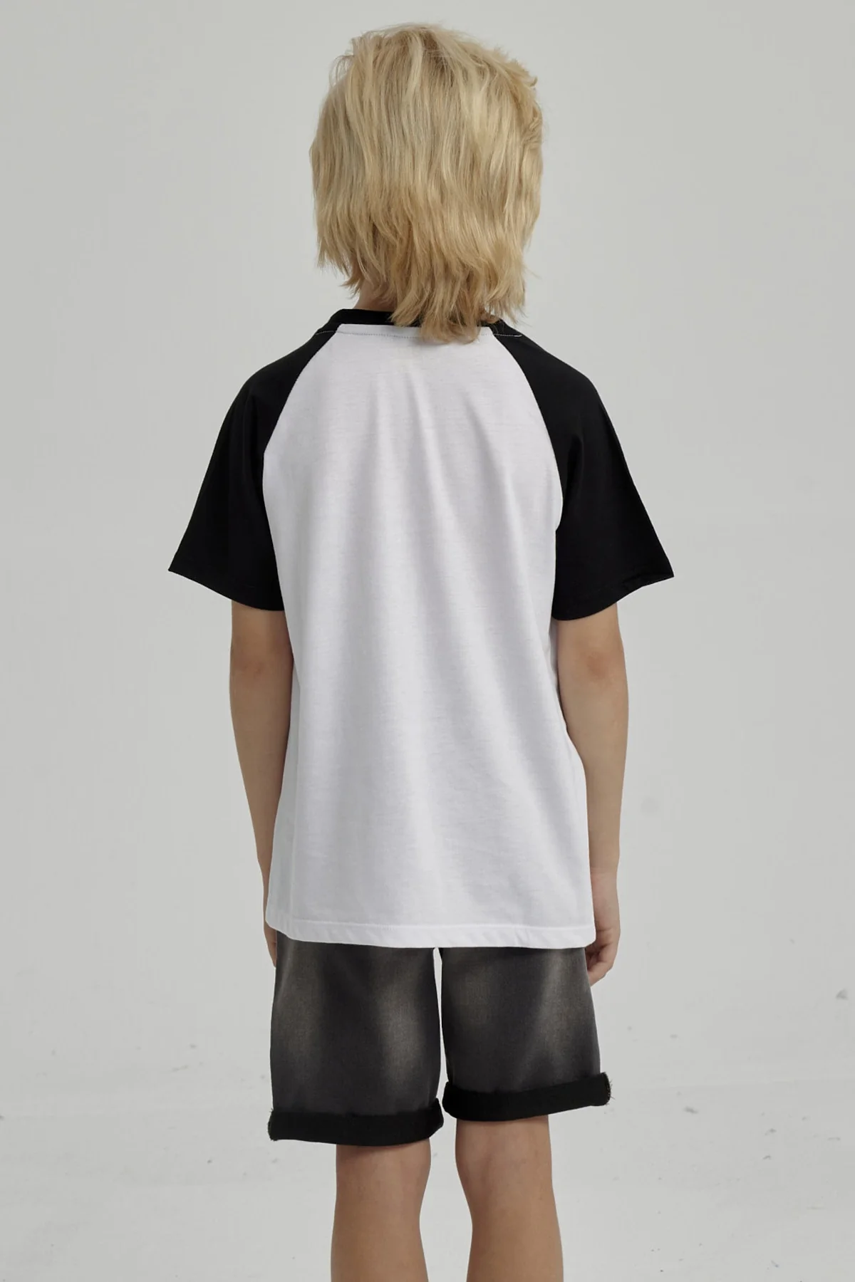 Polera Niño Raglan Print Negro - Image 3