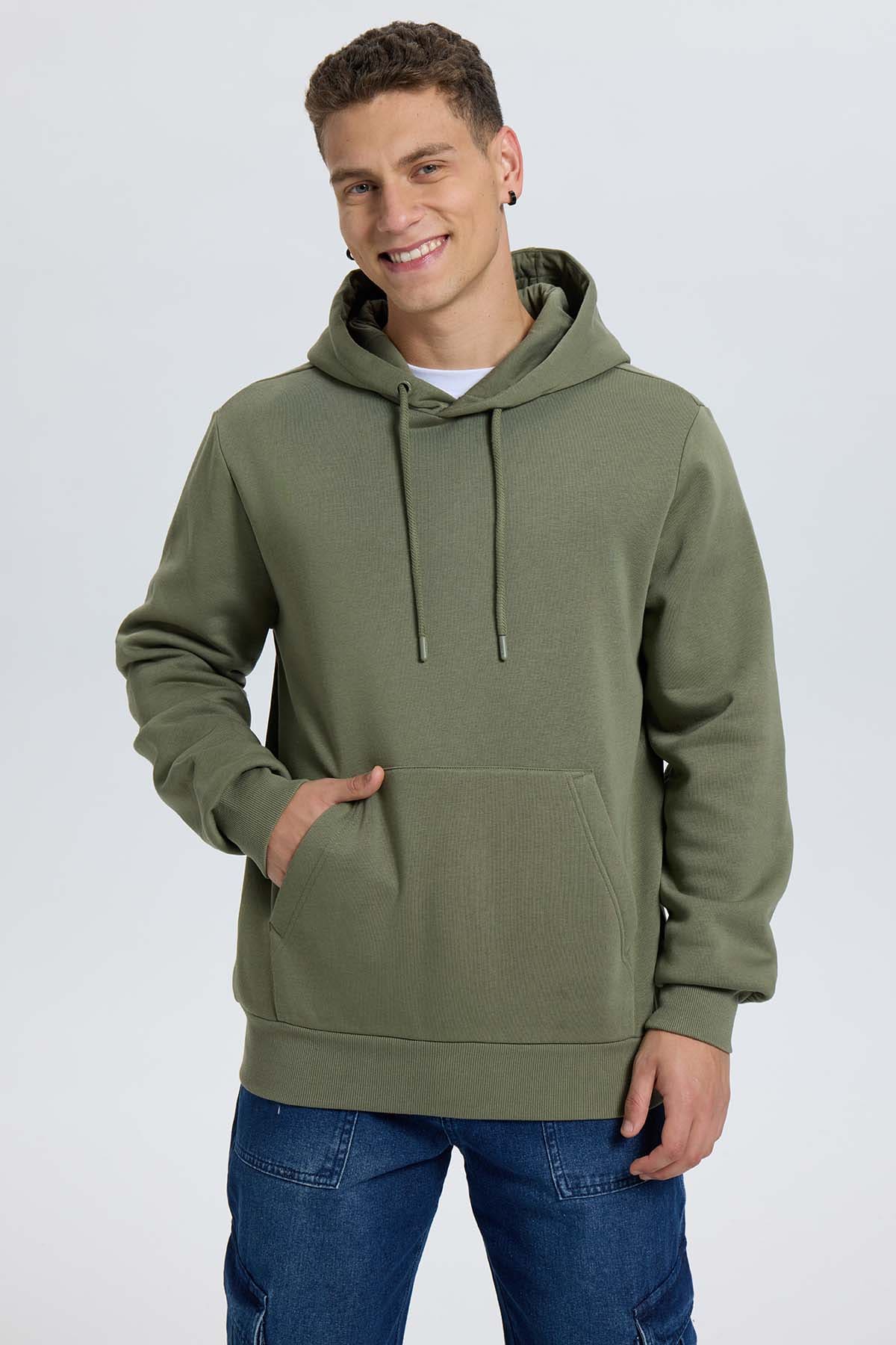 Polerón Hombre Hoodie Verde Militar - Image 2