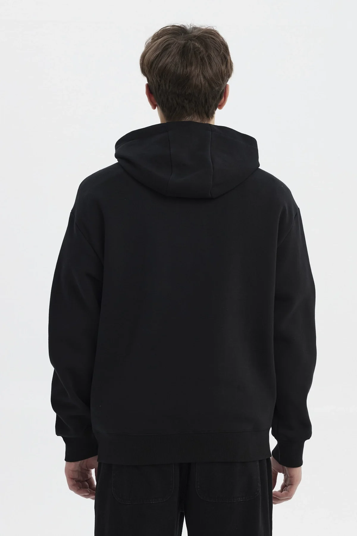 Polerón Hombre Slim Con Gorro Negro - Image 3