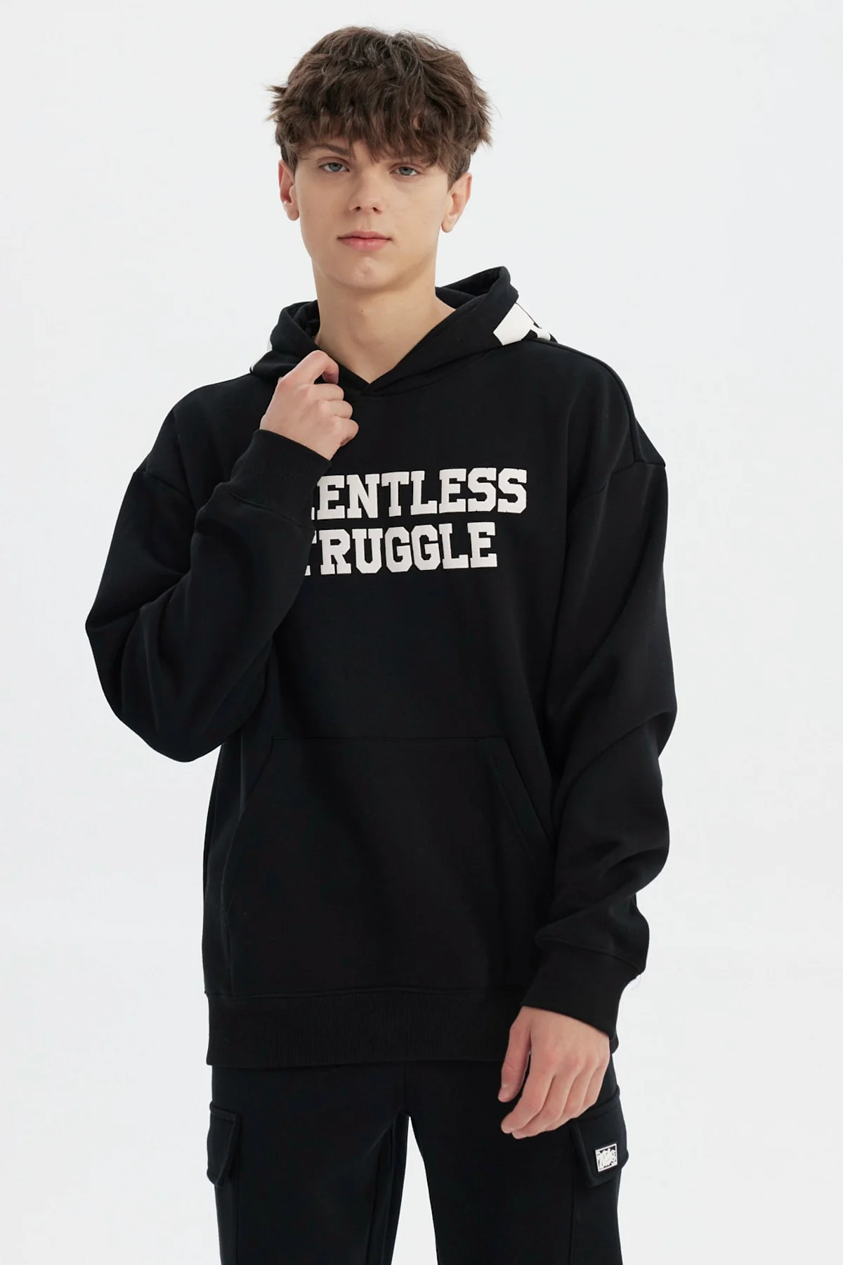 Polerón Hombre Slim Con Gorro Negro