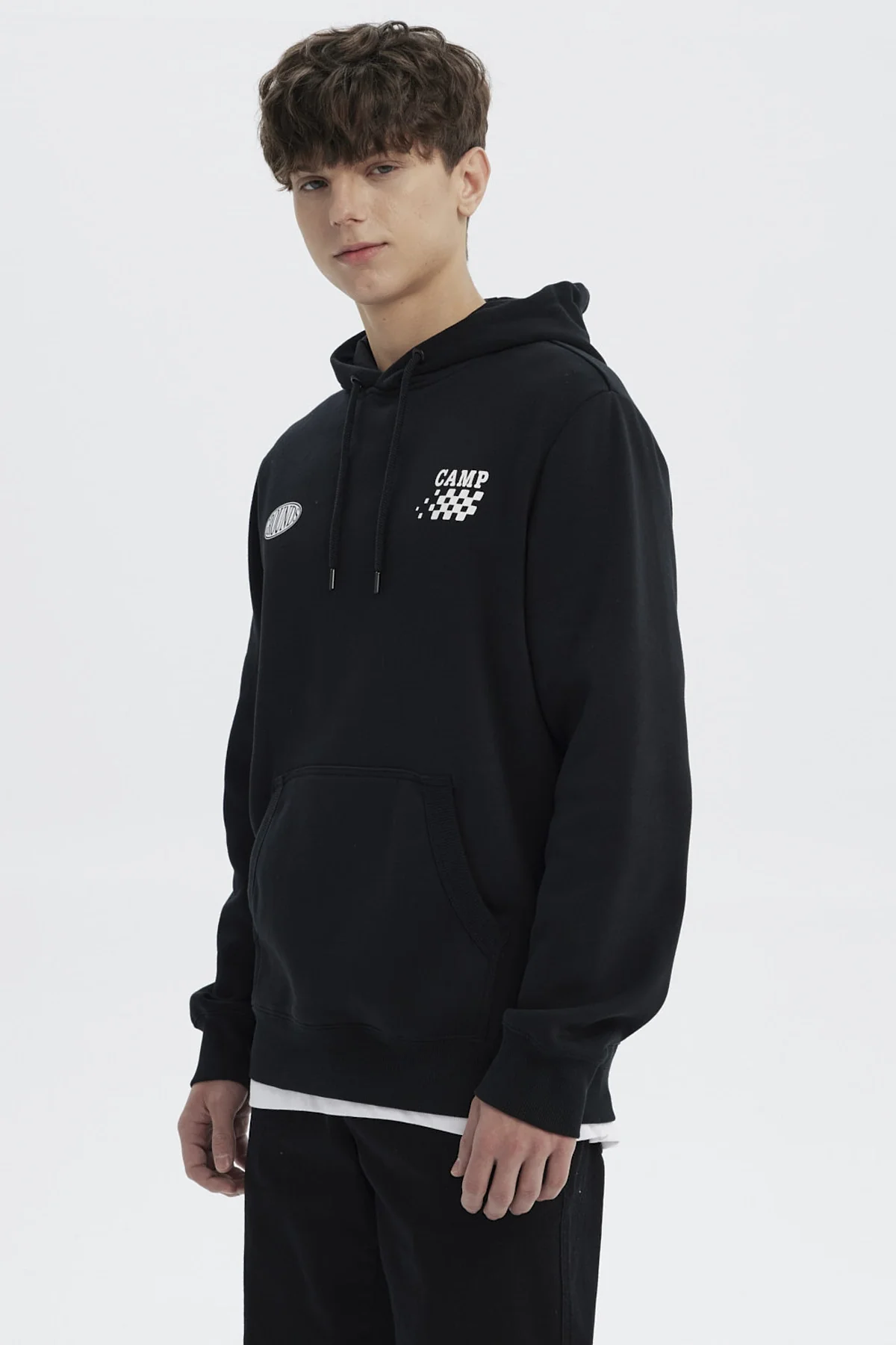 Polerón Hombre Slim Con Gorro Negro - Image 3