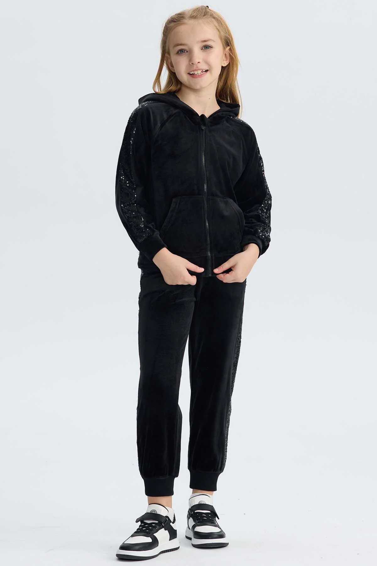 Polerón Niña Plush Negro - Image 4