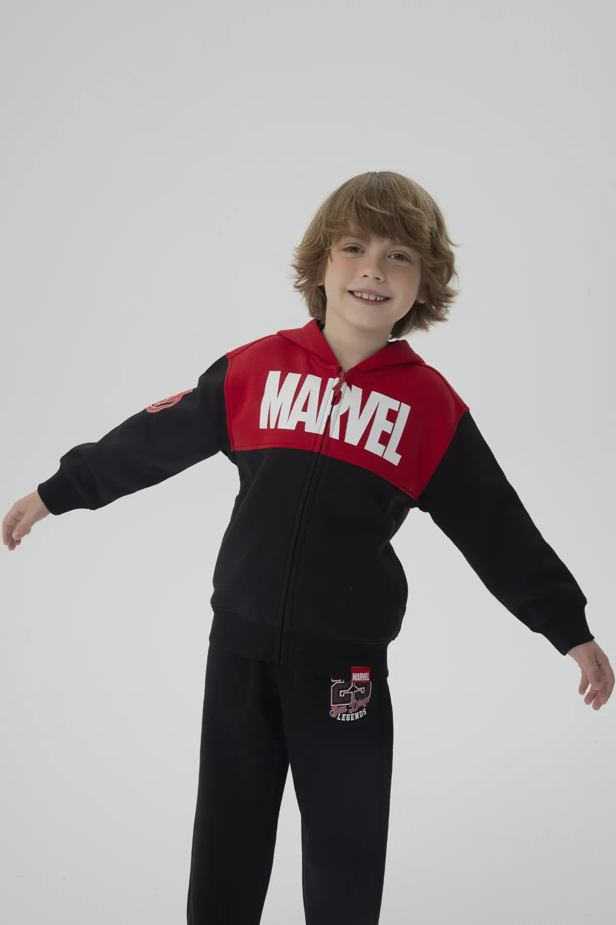 Polerón Niño Avengers Negro - Image 3