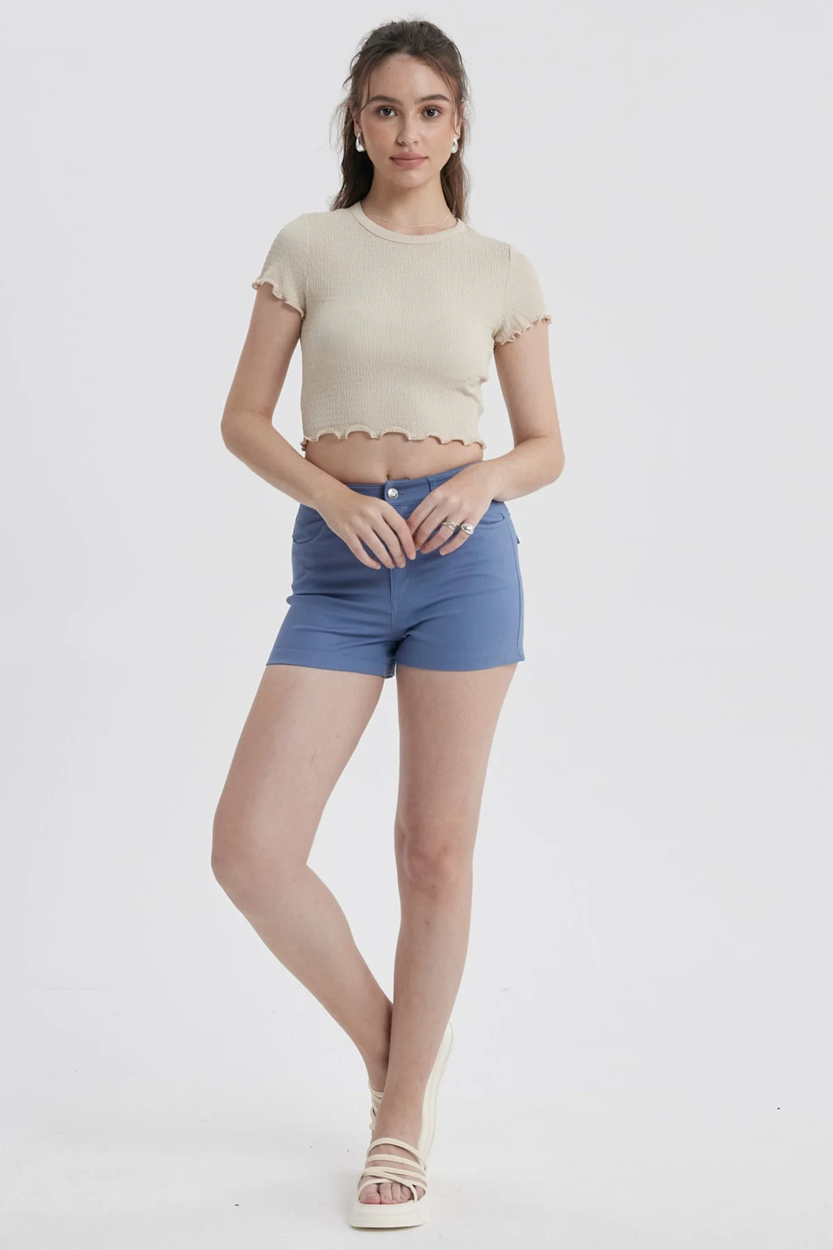 Short Mujer Gabardina Color Celeste Oscuro - Image 4