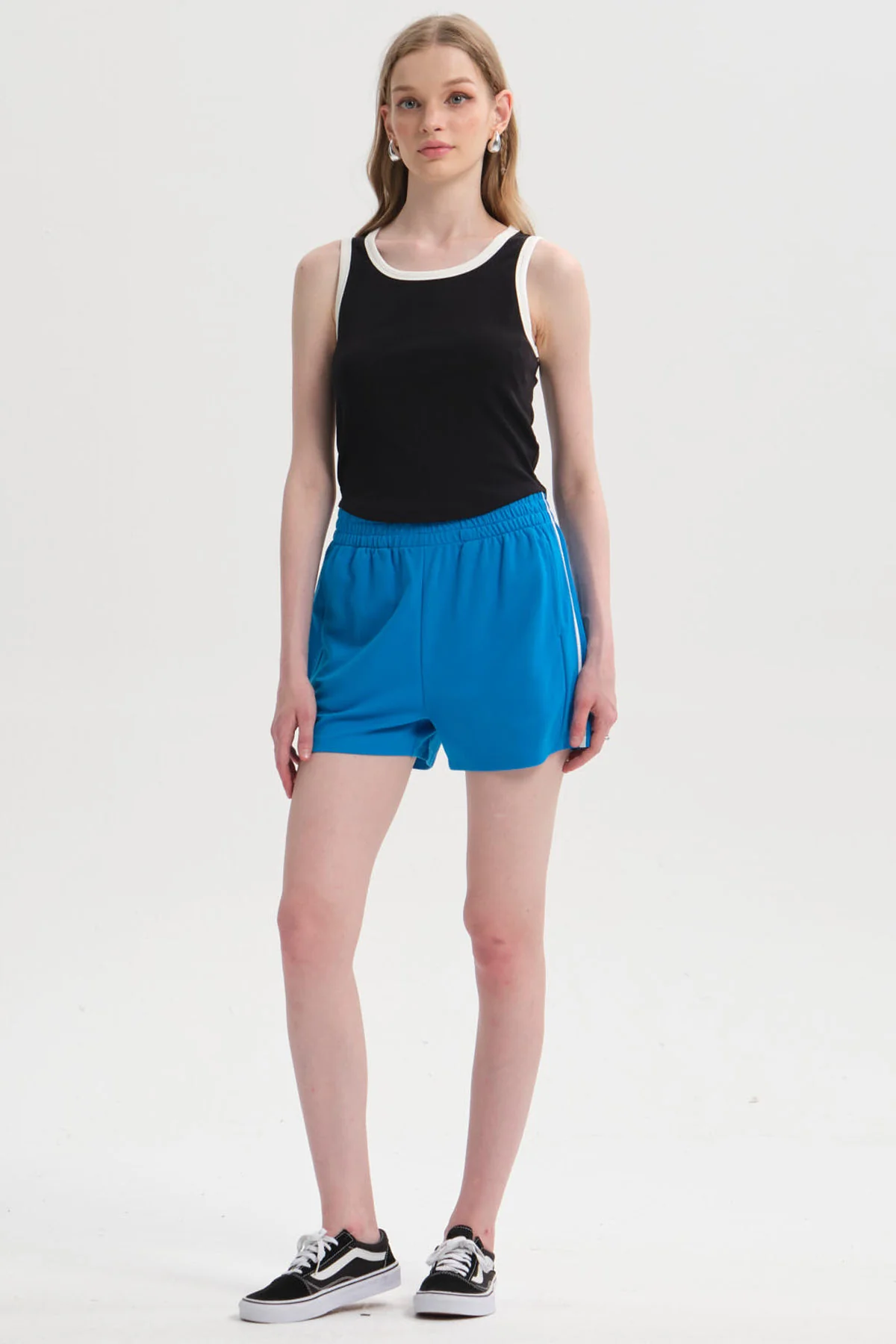 Short Mujer Raya Costado Azulino - Image 4