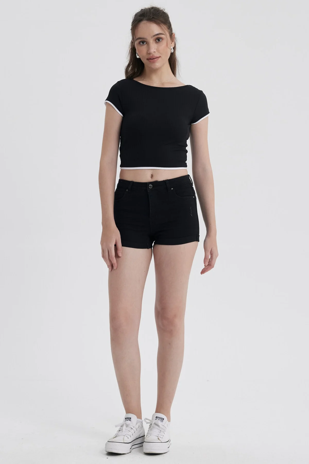 Short Mujer Roll Up Tiro Alto Negro - Image 4