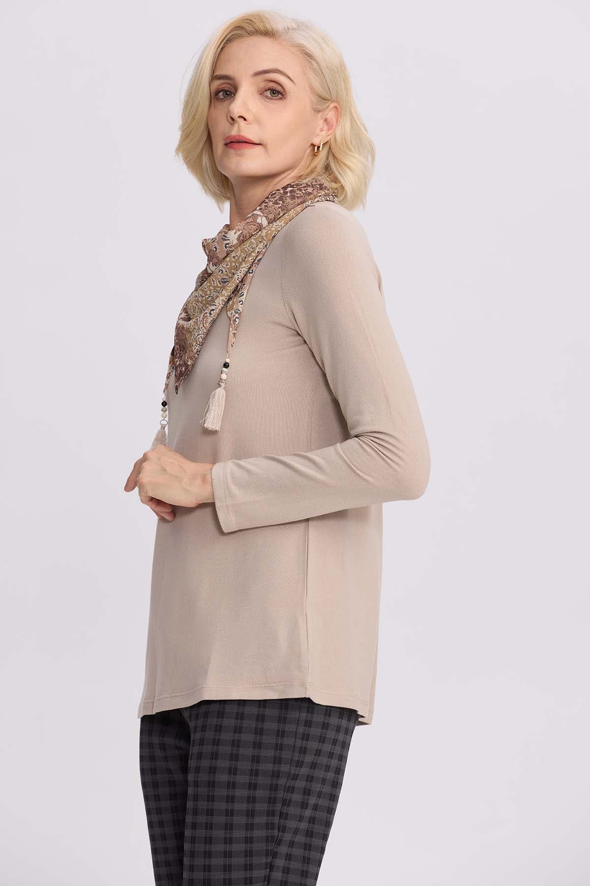 Sweater Mujer Con Pañuelo Beige - Image 2
