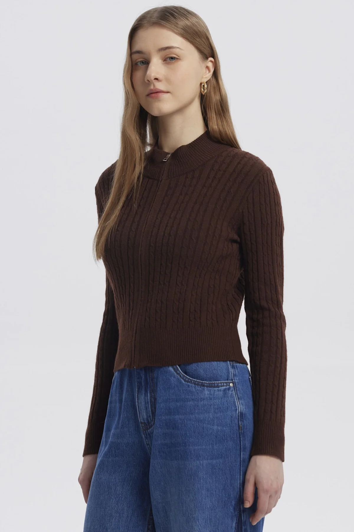Sweater Mujer Cuello Con Cierre Café Oscuro - Image 2