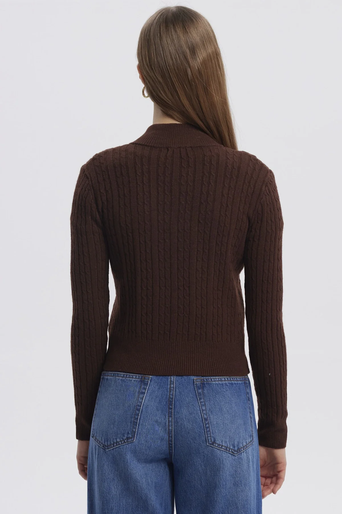 Sweater Mujer Cuello Con Cierre Café Oscuro - Image 3